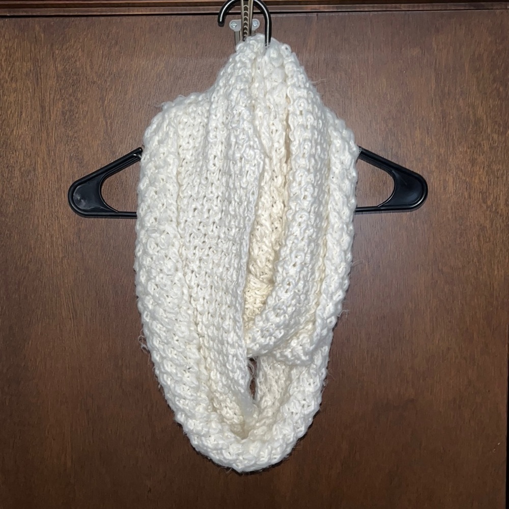 Chunky Knit Infinity Scarf